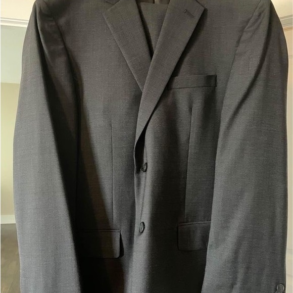 Two sets of Kenneth Cole awareness suits - Picture 6 of 7